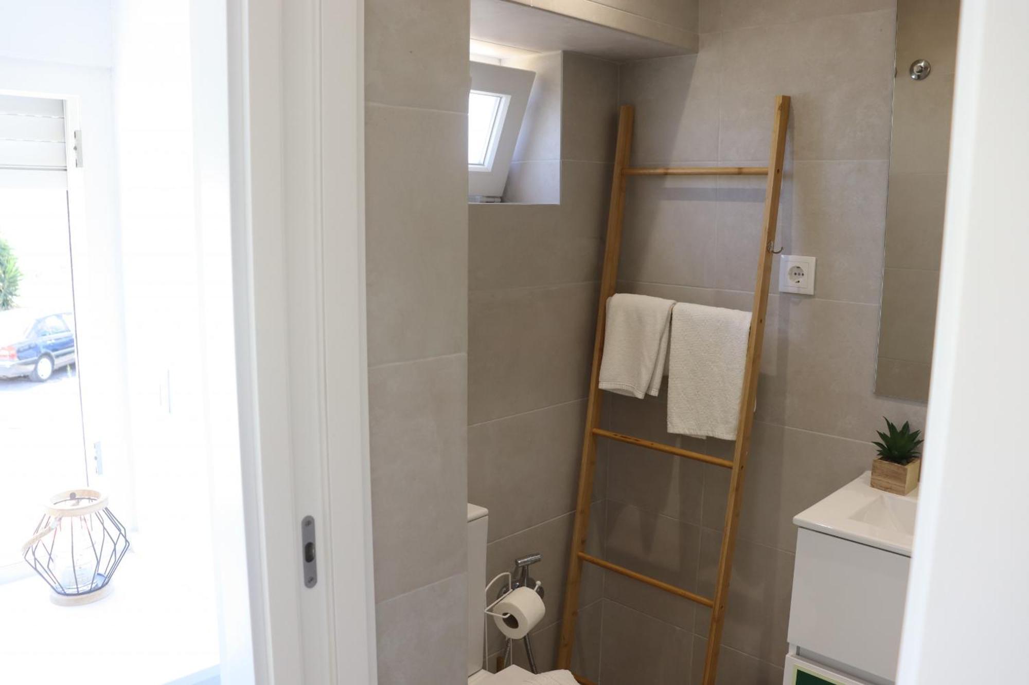 Lisbon, T2 Renewed Duplex With River View, Beato, Lisbon Exterior photo